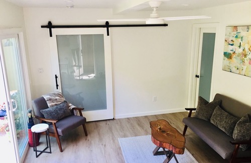 Diamond Crestview House | NEW! Canyon Retreat w/View. Walk to Beach and Town
