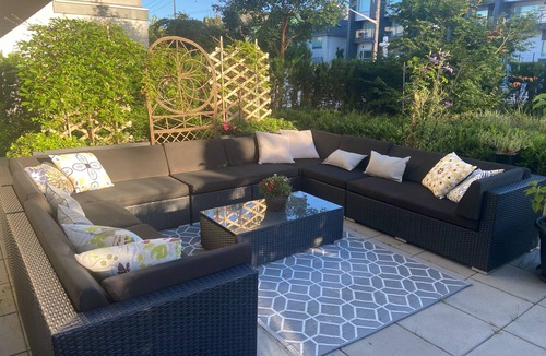 Lower Lonsdale Condo | New Condo in Parklike setting