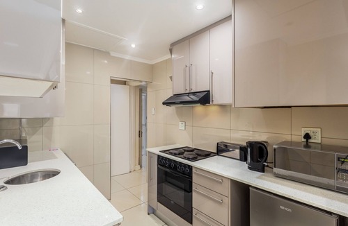 Mouille Point Apartment | New Cumberland 405 by CTHA
