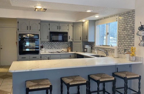 Lake of the Ozarks House | NEW deck! 6BR Lakefront home. 4100sq ft. Extra parking. Open slip.
