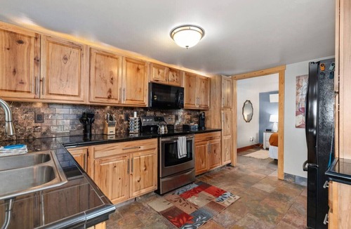 Little Suamico House | New! Lakefront! Grill! Water toys! Sleeps 6!