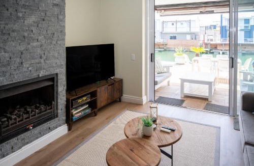 Waterfront Apartment | NEW LISTING - PARADISE ON THE WATER AT COMMODORE