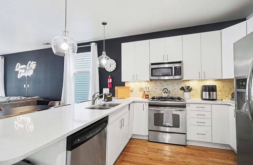 Third Ward Condo | New! Minutes to Uptown CLT w King Suites