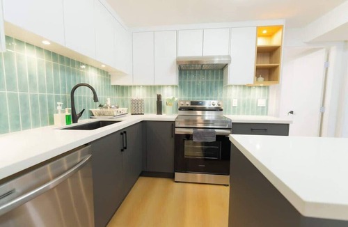 Fraserview House | New Reno 3B Home w/1 Free Parking/Prime Location