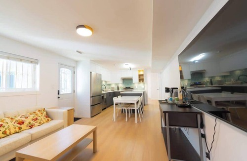 Fraserview House | New Reno 3B Home w/1 Free Parking/Prime Location