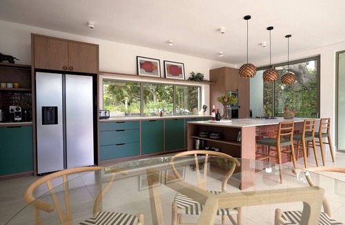 Alphen Villa | New, stylish, 3 bedroom home, with infinity pool and Table Mountain views