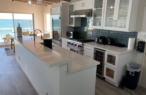 Central Malibu House | New Superior Malibu Road Oceanfront Townhouse PRIVATE BEACH