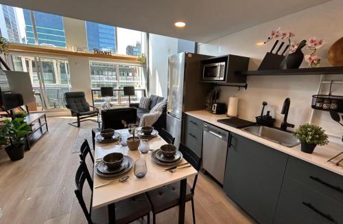 Downtown Vancouver Apartment | New York Style Loft in Downtown Vancouver-Ideal for World Cup 2026, Sleeps 4