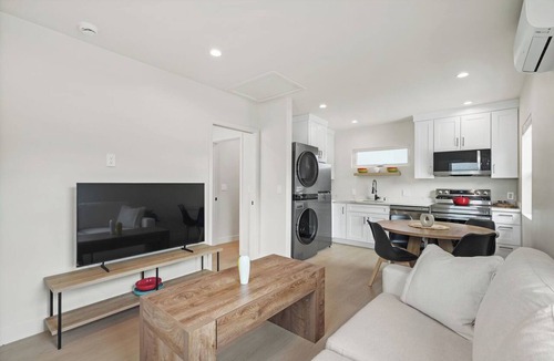 West Hills House | Newly Built Cozy Guest Suite