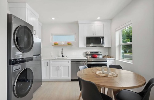 West Hills House | Newly Built Cozy Guest Suite