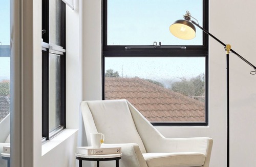 Bentley House | Newly built two-storey townhouse in the heart of Bentley — ideal for families, groups & corporate stays. Modern interiors, gourmet kitchen, private alfresco & a Nespresso on us.
