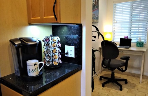 Mar Vista House | Newly Redecorated 4 BR Getaway near Venice Beach