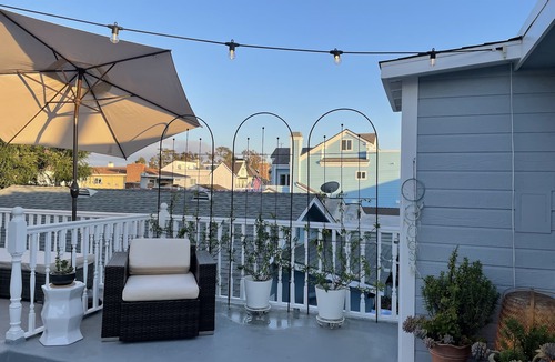 Balboa Island Apartment | Newly remodeled and conveniently located.