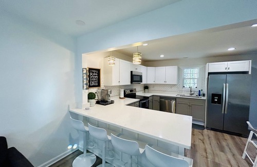 Paw Creek House | Newly Remodeled Clean Modern Home Near Uptown CLT, Airport & More!