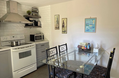 Canyon Heights House | Newly Renovated 2 BED 2 BATH Garden Suite