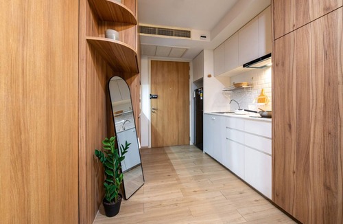 Ploenchit Condo | Newly renovated Work-Friendly Condo @ Heart of BKK 5mins to Train