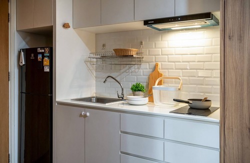 Ploenchit Condo | Newly renovated Work-Friendly Condo @ Heart of BKK 5mins to Train