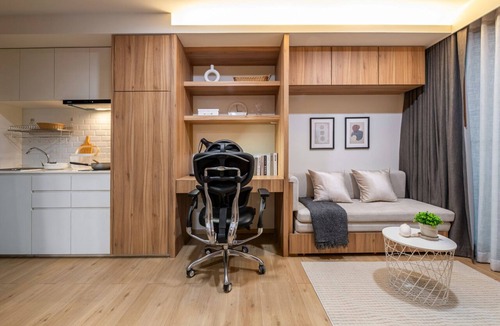 Ploenchit Condo | Newly renovated Work-Friendly Condo @ Heart of BKK 5mins to Train