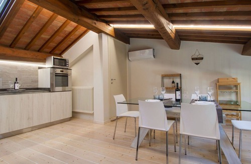 Montopoli in Val d'Arno Apartment | Nice apartment for 6 guests with WIFI, A/C, TV, patio, pets allowed and panoramic view