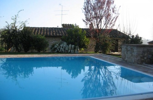 Colle di Val d'Elsa House | Nice apartment in villa for 4 guests with pool, TV, patio and pets allowed