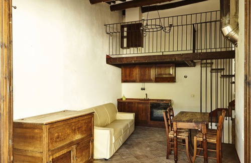 Capolona Apartment | Nice apartment for 2 guests with pool, WIFI, TV and pets allowed, close to Arezzo