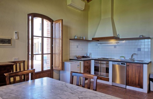 Castelnuovo Berardenga Apartment | Nice apartment for 2 guests with pool, A/C, TV and panoramic view, close to Siena