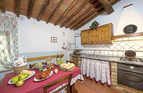 Peccioli Apartment | Nice apartment for 4 guests with pool, A/C, WIFI, TV, pets allowed and panoramic view