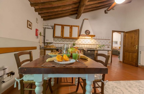 Peccioli Apartment | Nice apartment for 4 guests with pool, A/C, WIFI, TV, pets allowed and panoramic view