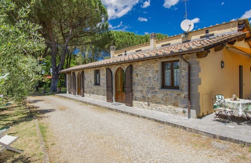 Bucine Apartment | Nice apartment for 4 people with pool, WIFI, TV, terrace and pets allowed