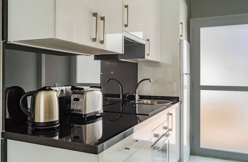 Urbanizacion Hacienda las Chapas Apartment | Nice apartment for 5 guests with pool, A/C, WIFI, TV, terrace, pets allowed and panoramic view