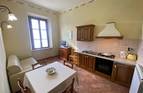 Casole d'Elsa House | Nice apartment in villa for 4 people with pool, WIFI, TV, patio and panoramic view
