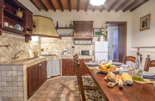 Poggiarello Villa | Nice apartment in villa with pool, WIFI, TV, terrace and pets allowed, close to San Gimignano