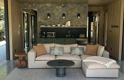 Bowen Island Cabin | Nine Horizons Sunny Westside Forests and Oceans views. Super Private and Spa.