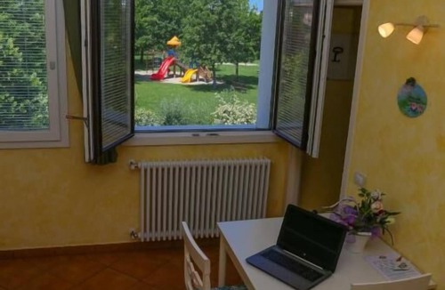 Scandiano Apartment | Ninfea studio apartment in a farmhouse with a large park