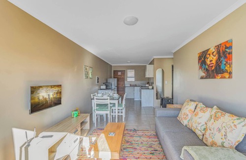 Greater Johannesburg Metropolitan Area Apartment | No1 Airville Sol, 9 min Drive to Cresta Mall