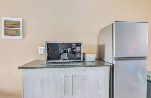 Greater Johannesburg Metropolitan Area Apartment | No2 Airville Indigo,9 min Drive to Cresta Mall