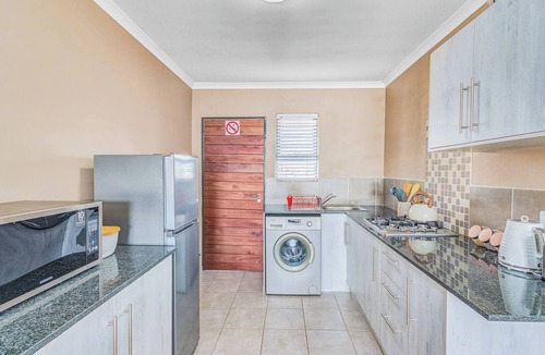 Greater Johannesburg Metropolitan Area Apartment | No2 Airville Indigo,9 min Drive to Cresta Mall