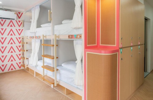 Talat Yot Hostel | Nomads Bangkok Party Hostel 18-35 Years Old Only