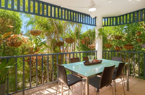 North Ward Apartment | North Ward Tropical Escape for 4 – Steps from the Beach & Close to CBD