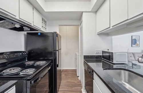 Winston - Salem Apartment | Northcliffe 104 I Fully Furnished 1 Bedroom 1 Ba