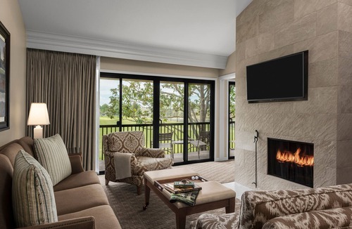 Napa Hotel | Northern California Vineyard Tour! 3 Spacious Suites, Pool, Onsite Golf Course!