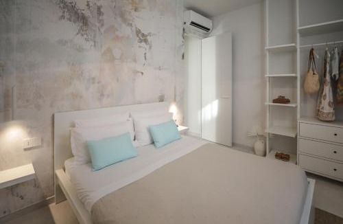 Marina Centro Apartment | Nuovo appartamento moderno con parcheggio, a 200m dal mare, aria condizionata