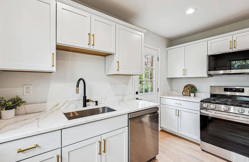 Silver Spring House | Oak House: Luxury Home in Silver Spring, Takoma Park; Close to DC, 4-Car Parking