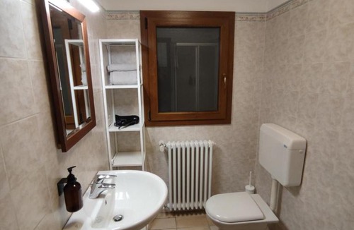 Monte Isola House | Oasi delle Querce casa nel bosco vista lago e comfort a Monte Isola