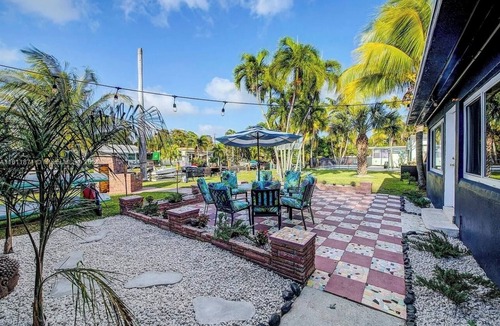 Poinciana Park House | Oasis Amidst Everything!