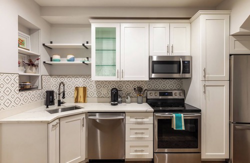 Cleveland Park Apartment | Oasis by the National Cathedral, American University, Georgetown, City Ridge