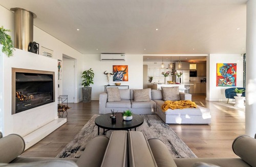 Camps Bay Apartment | Ocean & Mountain - It's all about the views!
