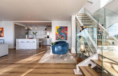 Camps Bay Apartment | Ocean & Mountain - It's all about the views!