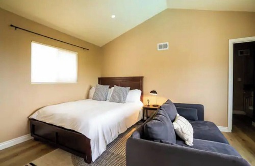 Ventura Apartment | Ocean View Guesthouse/Apt With Pool