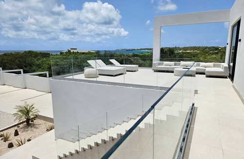 West End Village House | Ocean View House With Own Private Gym Sauna, Plunge Pool, Cinema & Arcade Room